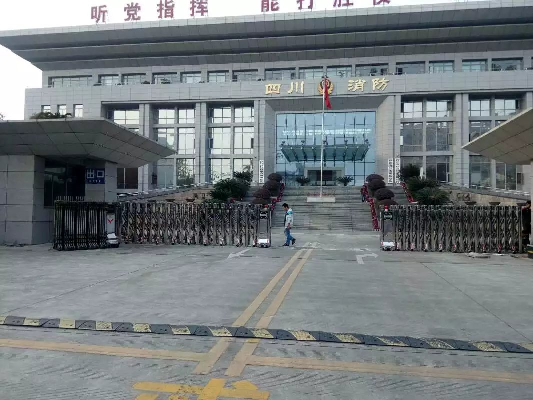 封开县封开县四川消防总队伸缩门